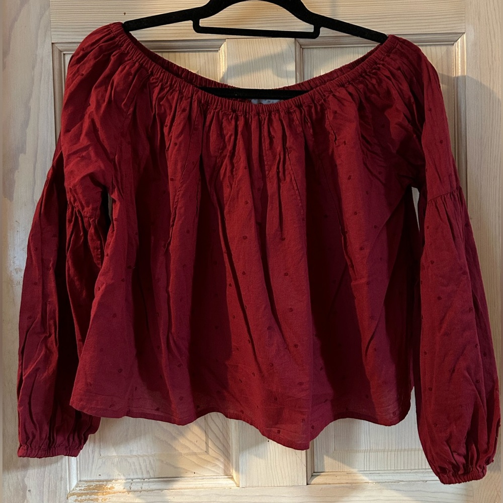 Stefanel Swiss Dot Off the Shoulder Long Sleeve Top in Merlot. Women’s Small